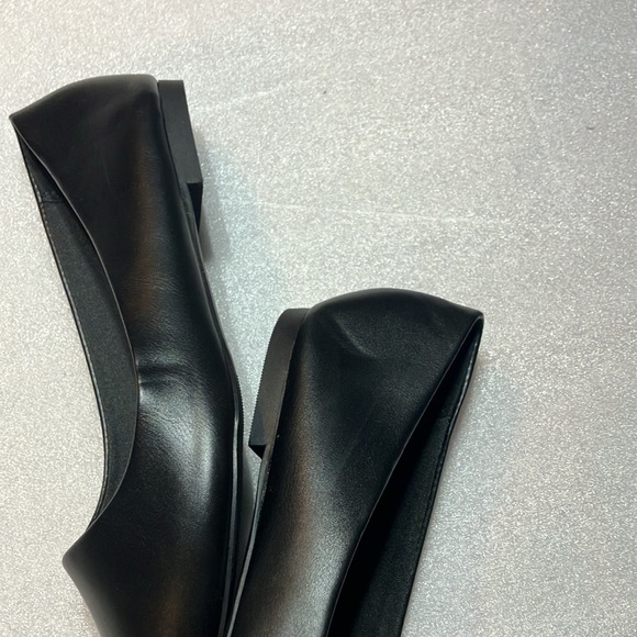 Black pointy flats. Black. Size 9. New. - Picture 5 of 5